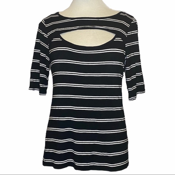 Cable & Gauge Tops - Cable & Gauge Striped Top Neckline Detail